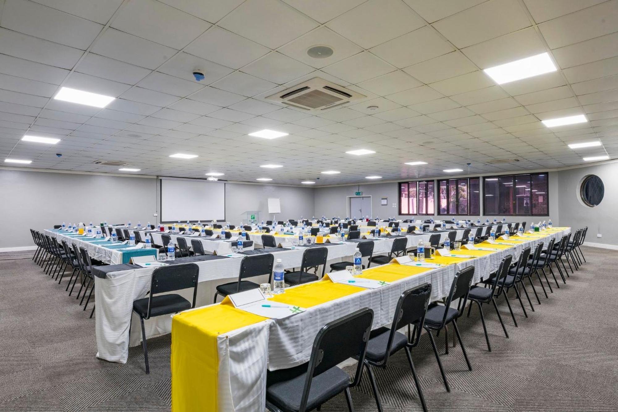 Holiday Inn - Mutare By Ihg Buitenkant foto